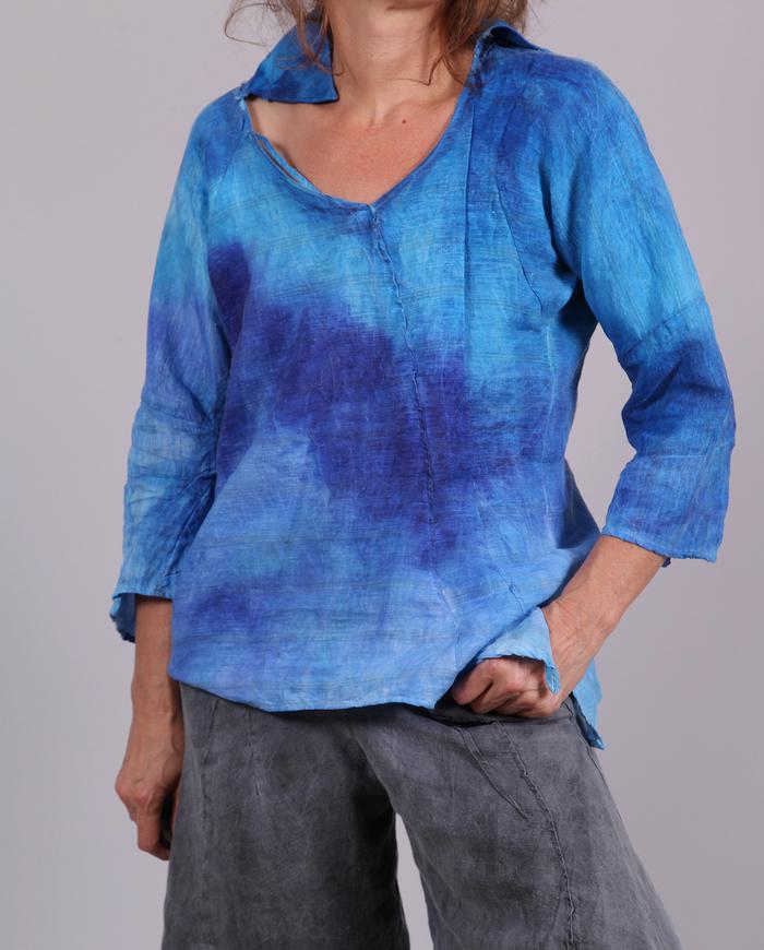 'brigthen the blues' Belgian linen distressed blouse