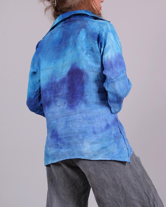 'brigthen the blues' Belgian linen distressed blouse