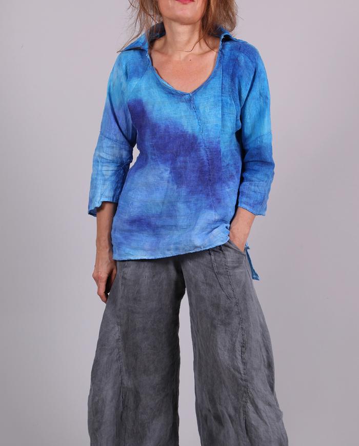 'brigthen the blues' Belgian linen distressed blouse