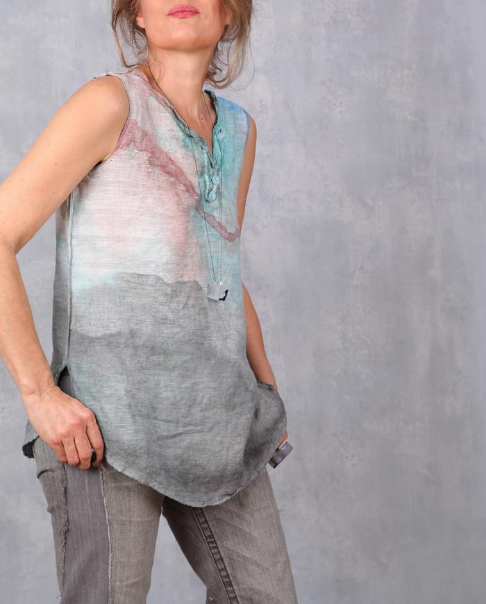 'light and dark' sleeveless Belgian linen top