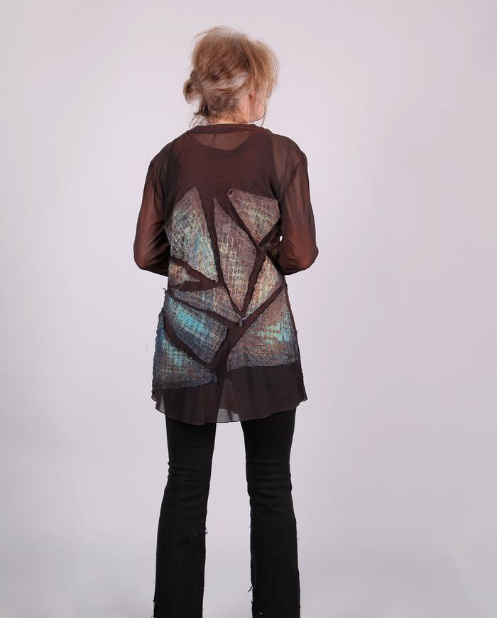 'sheerly put together' stretchy top with 3D applique
