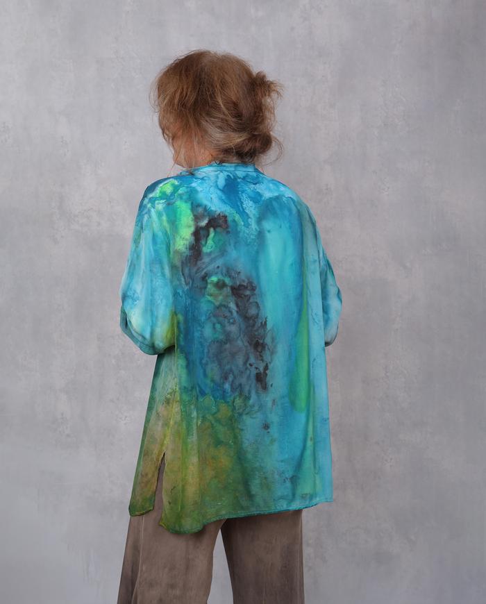 'whispering forest' loose-fitting silk crepe blouse