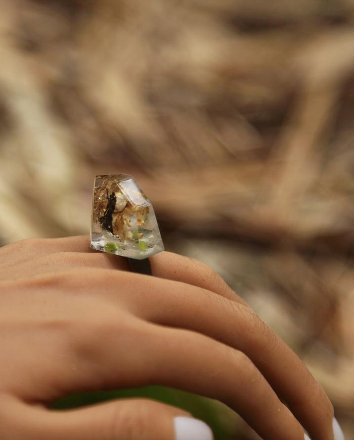 'a hint of nature' small clear geometric art ring