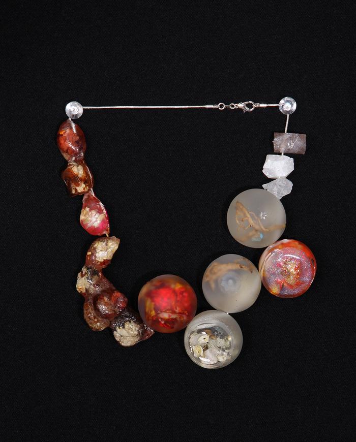 'roses are red' chunky flexible bauble art necklace