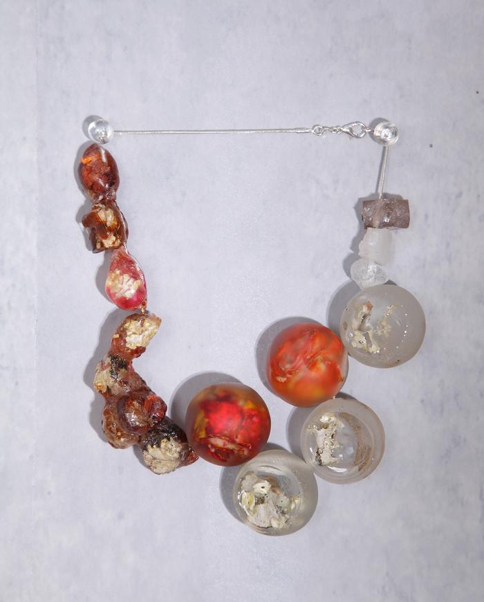 'roses are red' chunky flexible bauble art necklace