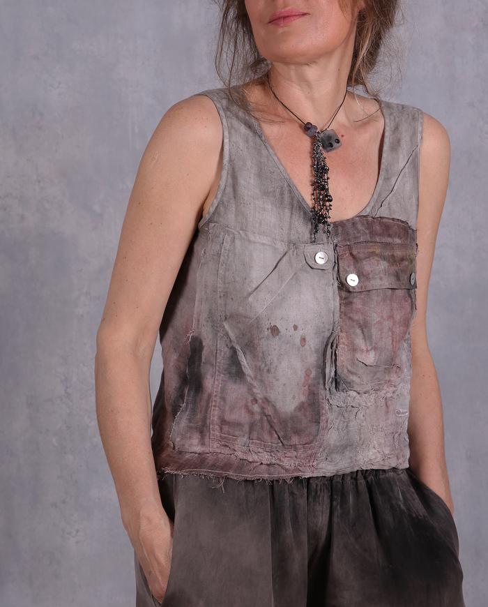 'over and under' distressed tank with pockets