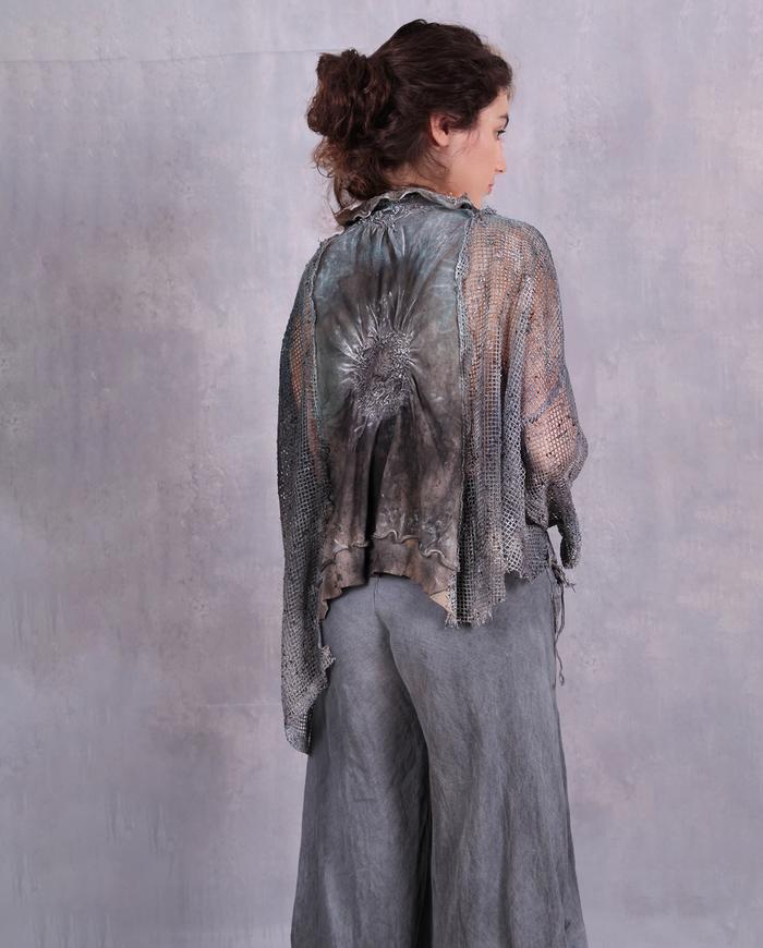 'natural texture play' detailed mixed fabrics one size top