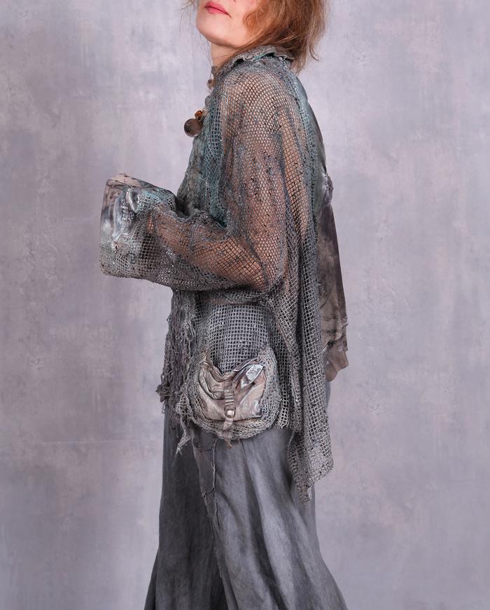 'natural texture play' detailed mixed fabrics one size top