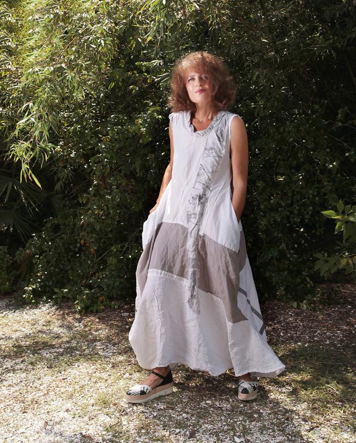 loose-fitting full patchwork white and gray summer dress