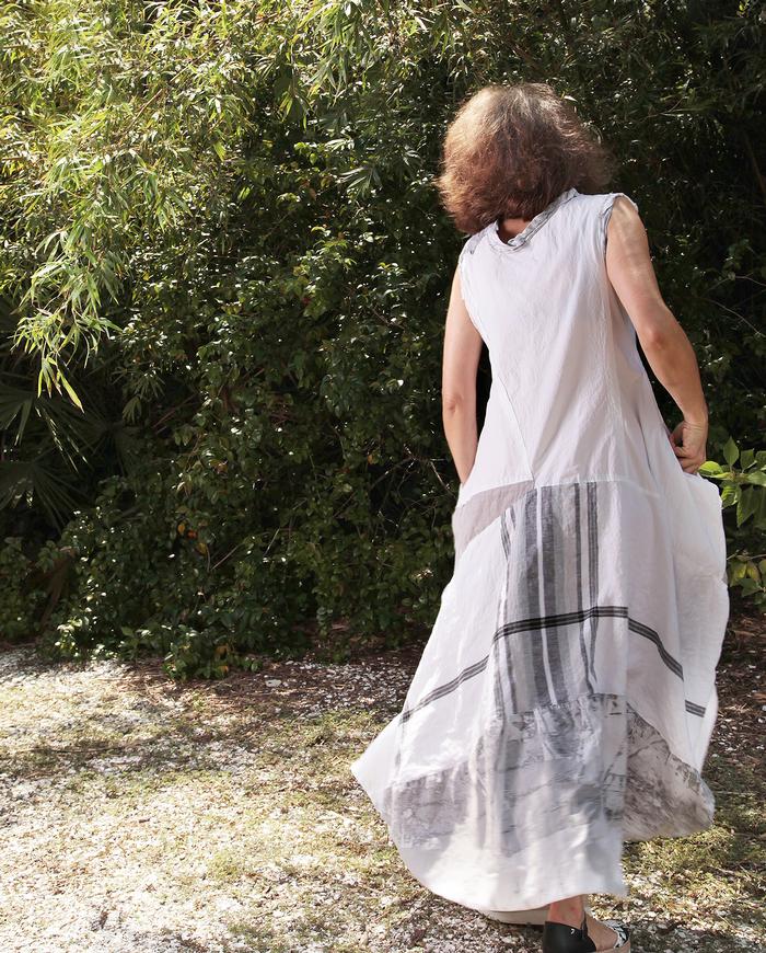 loose-fitting full patchwork white and gray summer dress