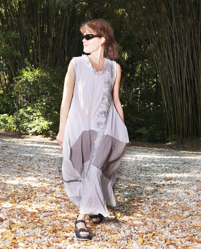 loose-fitting full patchwork white and gray summer dress