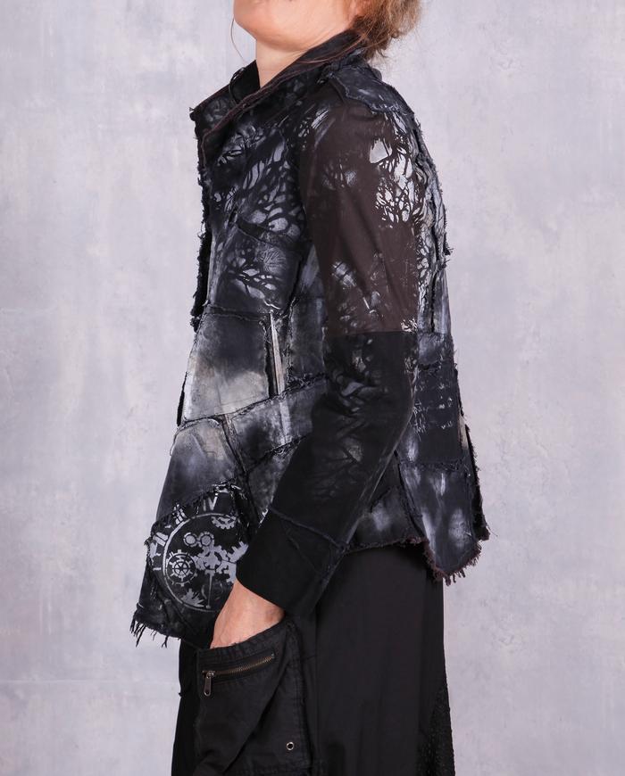 'like in a black and white movie' detailed fitted jacket