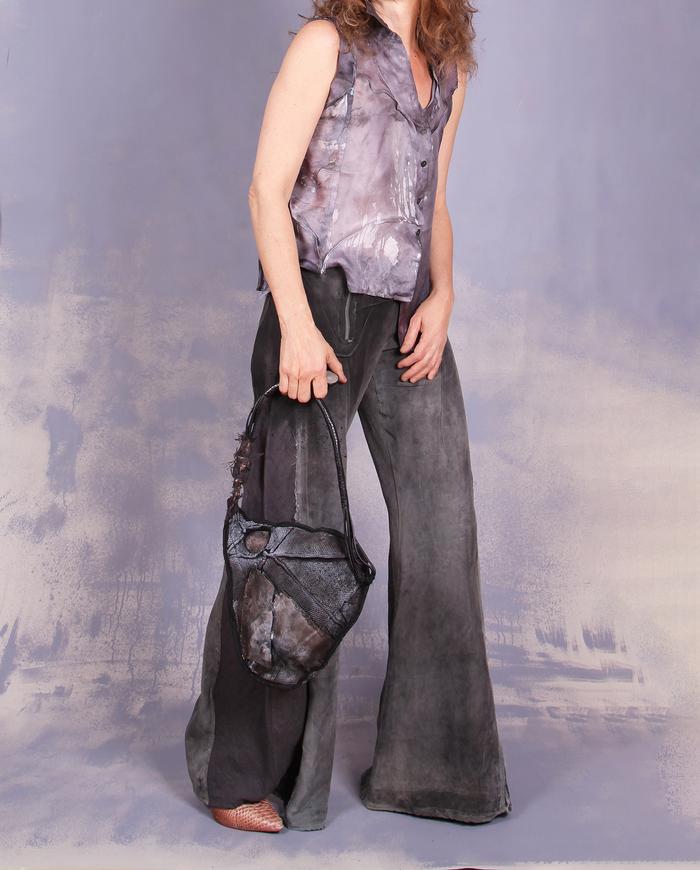 'a small convenient teardrop' detailed purse/shoulder bag