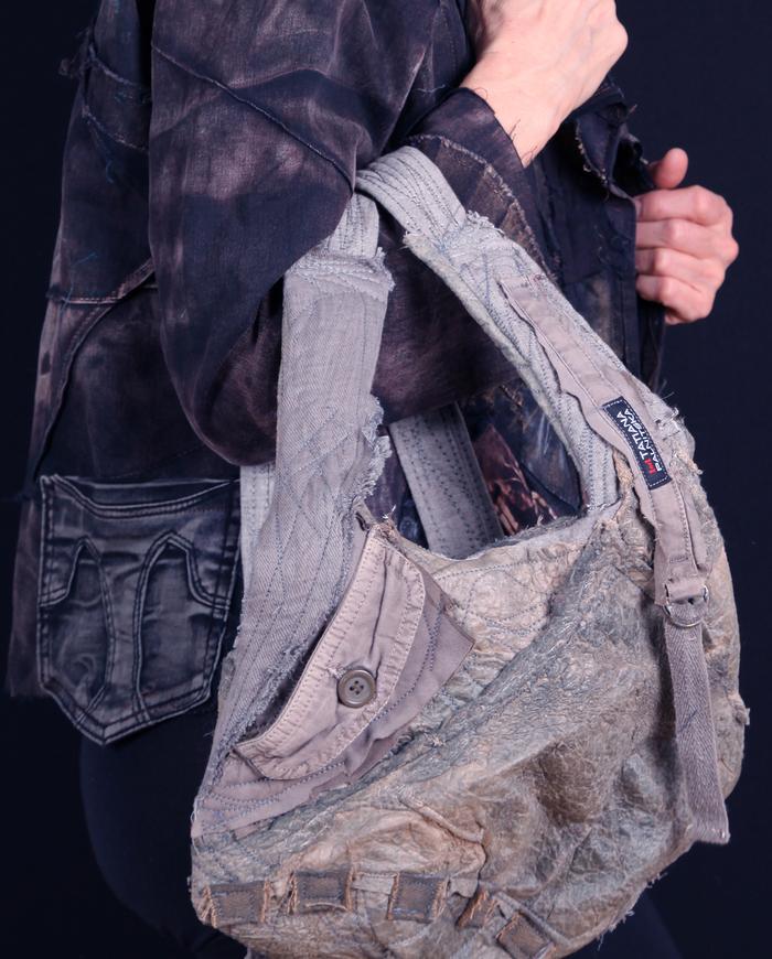 'is it paper, is it not' detailed shoulder bag