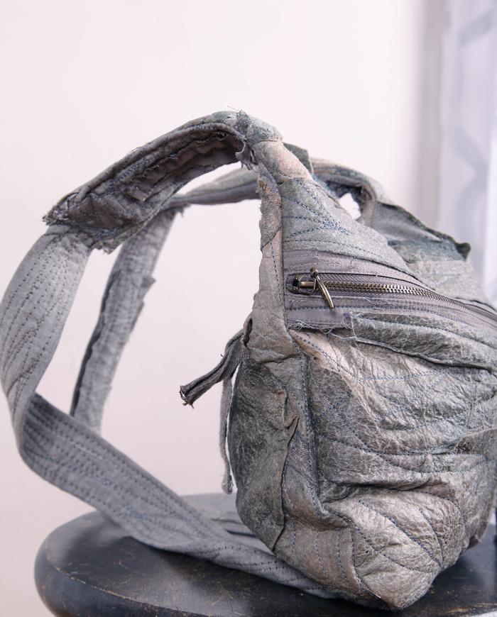 'is it paper, is it not' detailed shoulder bag