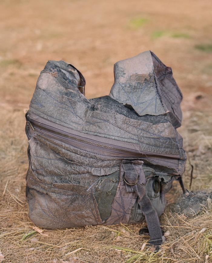 'is it paper, is it not' detailed shoulder bag