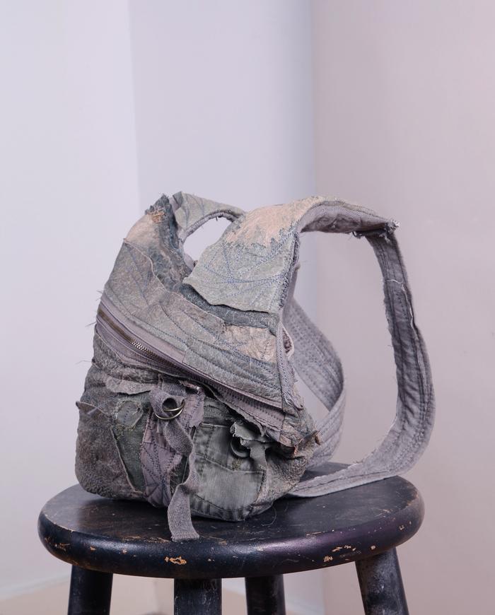 'is it paper, is it not' detailed shoulder bag