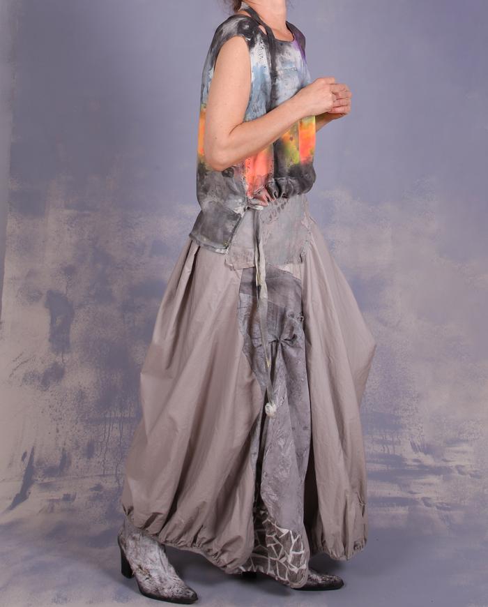 'very fully appreciated' neutral gray sculpted skirt