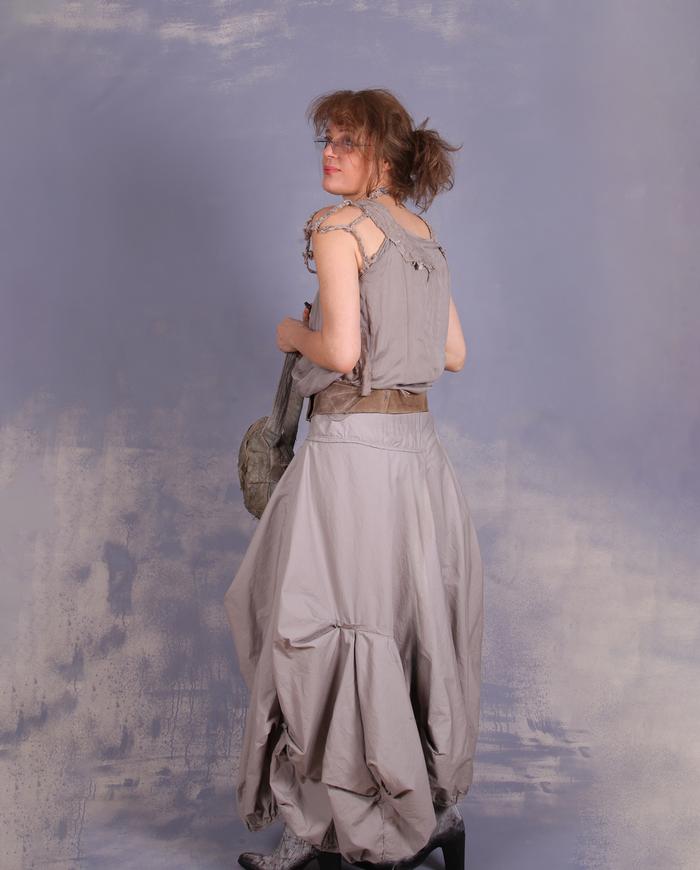 'very fully appreciated' neutral gray sculpted skirt