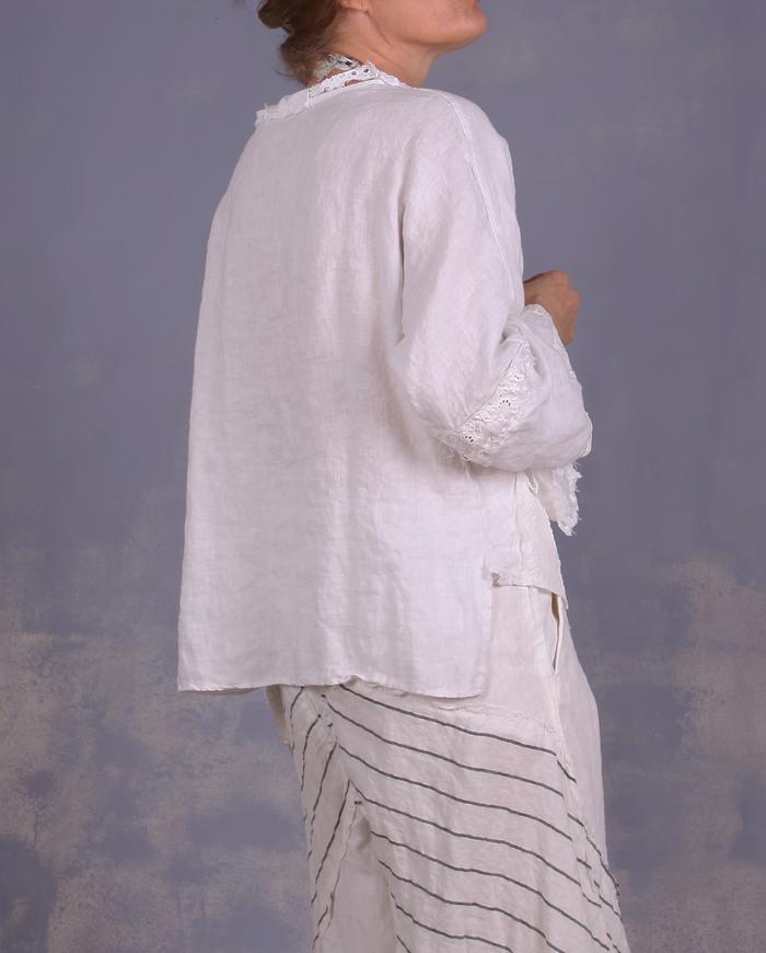 'always on the loose' roomy white summer top