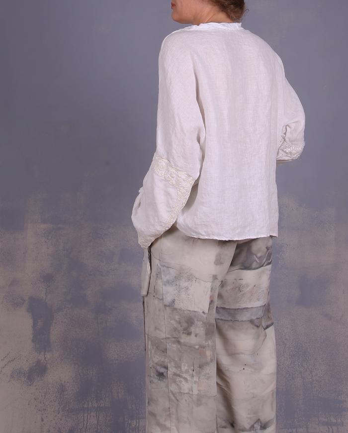 'always on the loose' roomy white summer top