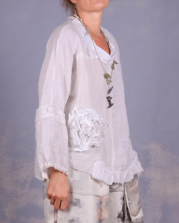 'always on the loose' roomy white summer top
