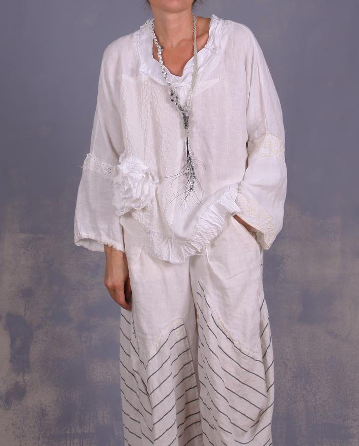 'always on the loose' roomy white summer top