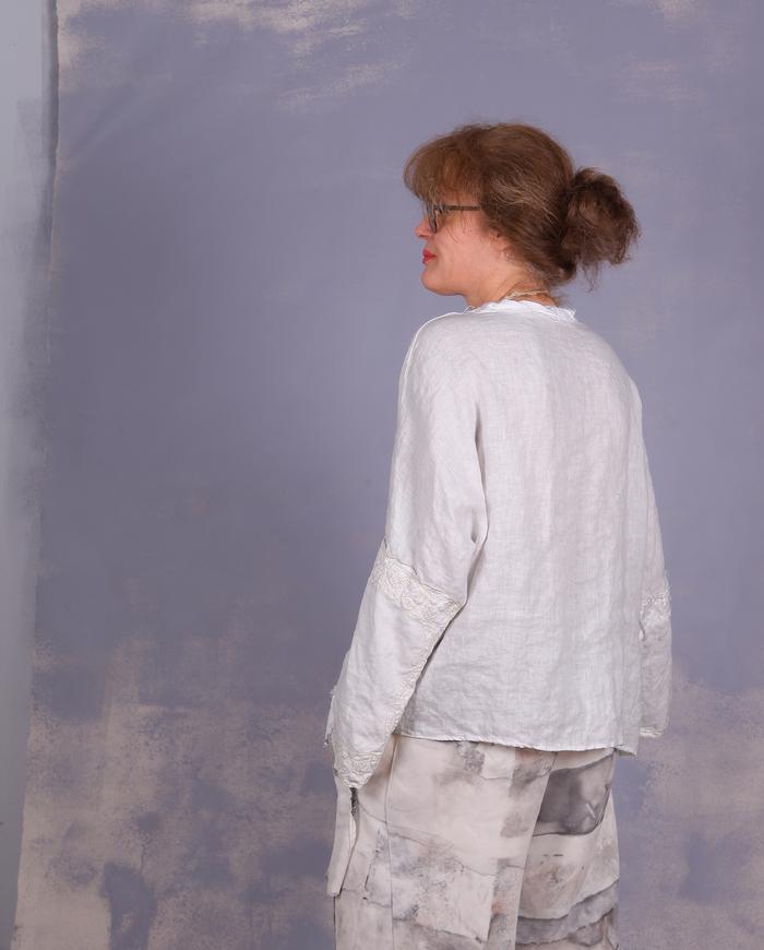'always on the loose' roomy white summer top