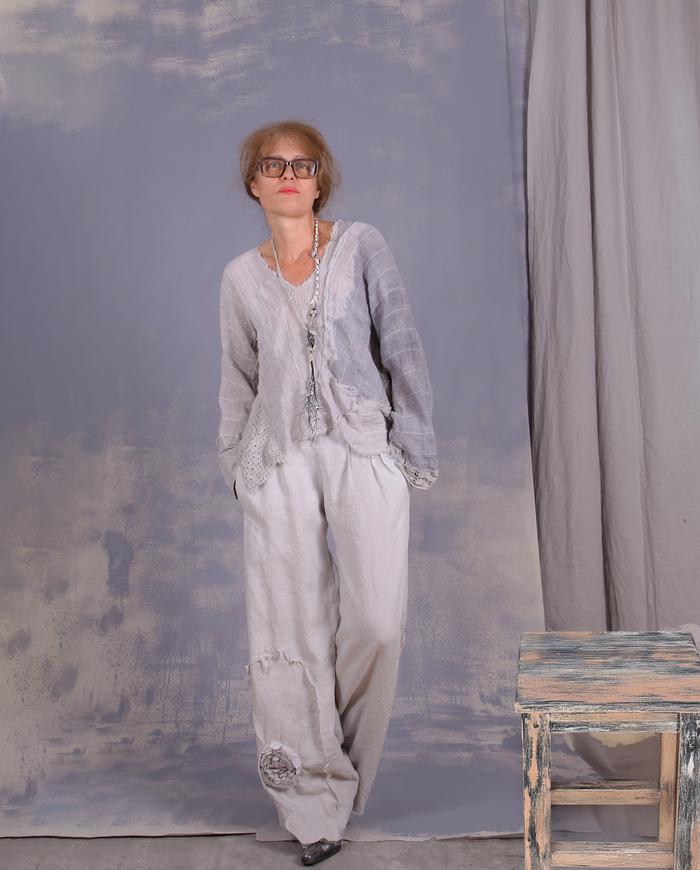 'neutral with a twist' light gray high-waisted linen pant