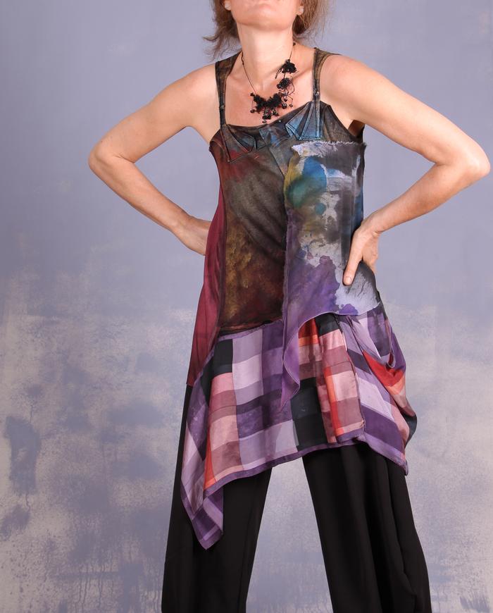 'colorfully mixed' detailed long sleeveless top