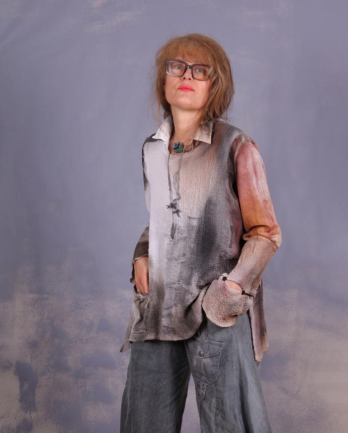 'neutrally in the game' mixed fabrics art blouse