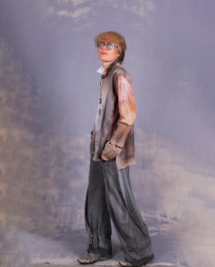 'neutrally in the game' mixed fabrics art blouse