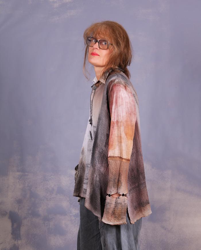 'neutrally in the game' mixed fabrics art blouse