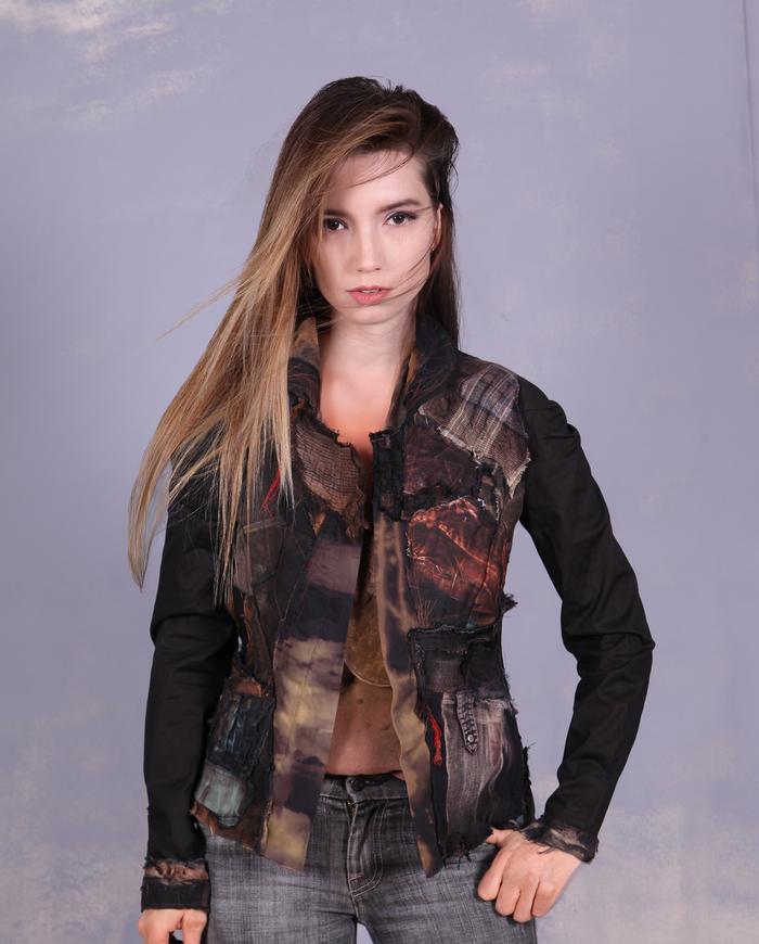 'to the center of the Earth' detailed short art jacket