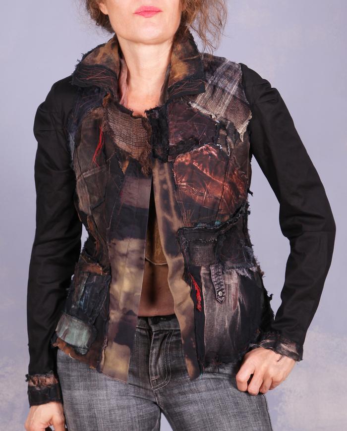 'to the center of the Earth' detailed short art jacket