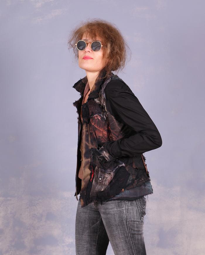 'to the center of the Earth' detailed short art jacket