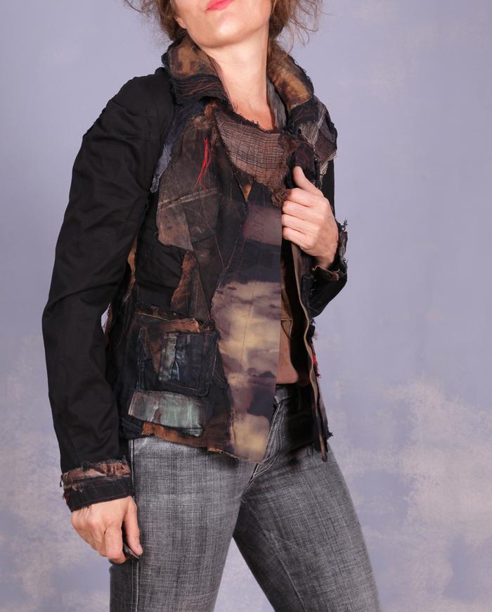 'to the center of the Earth' detailed short art jacket