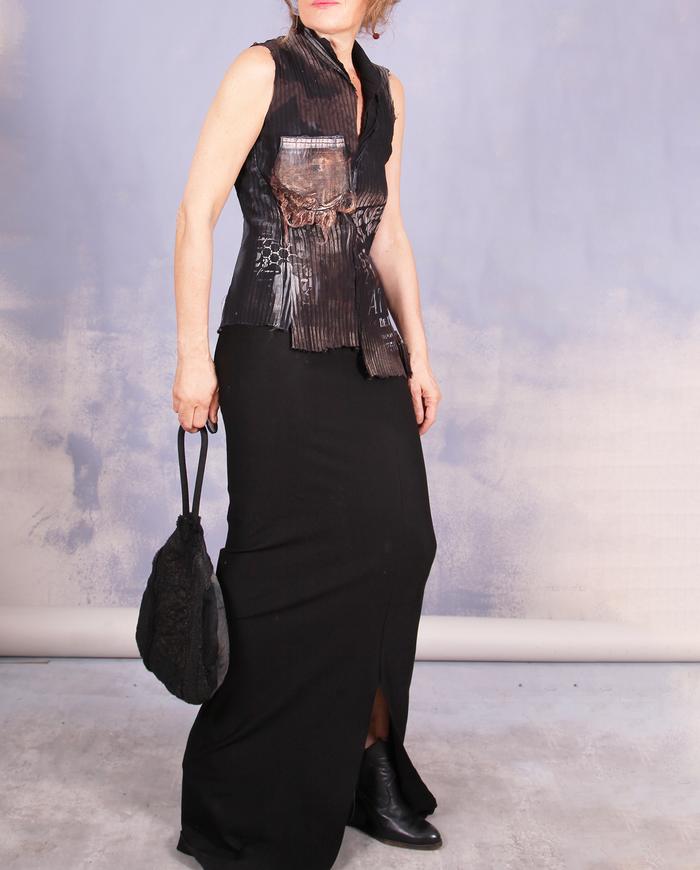 'gracefully sculptural' fitted stretch modern top