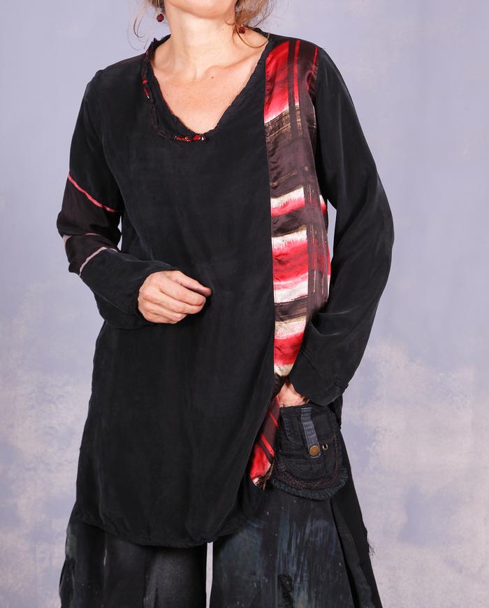 'black out to red: story No.1' art blouse