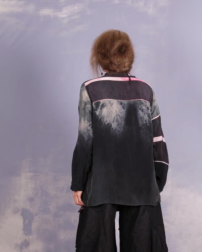 'black out to red: story No.1' art blouse