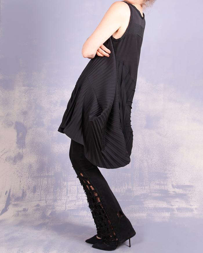 'sculptural shape shifter' avant-garde pleated black minidress/tunic