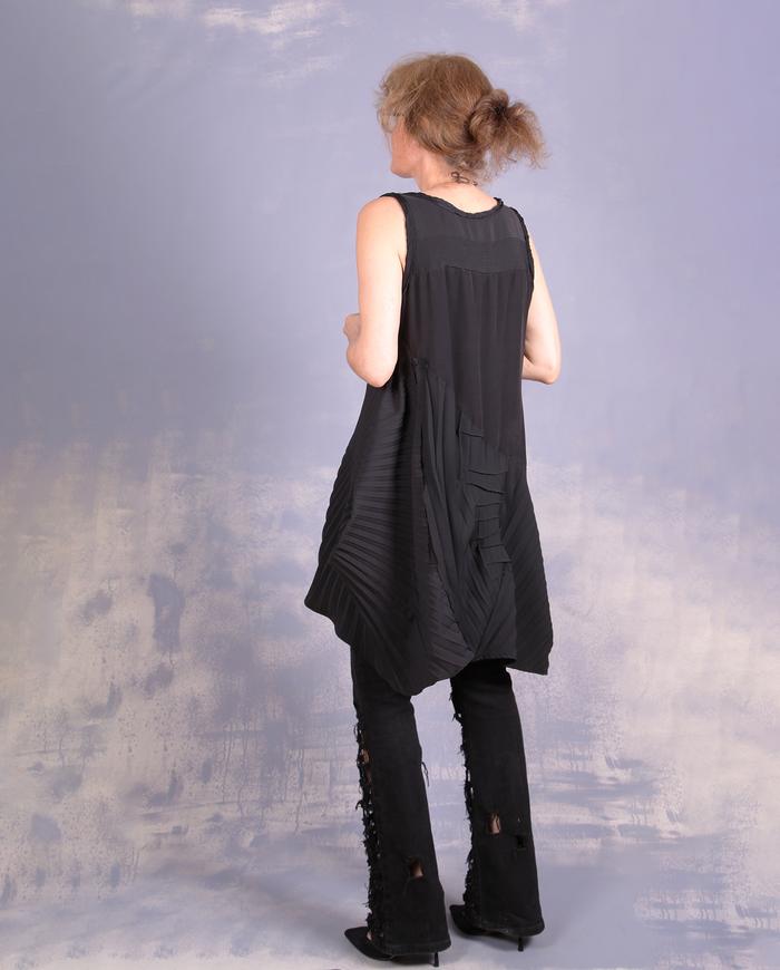 'sculptural shape shifter' avant-garde pleated black minidress/tunic