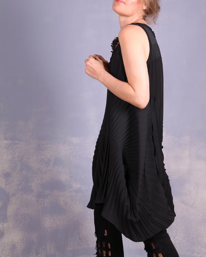 'sculptural shape shifter' avant-garde pleated black minidress/tunic