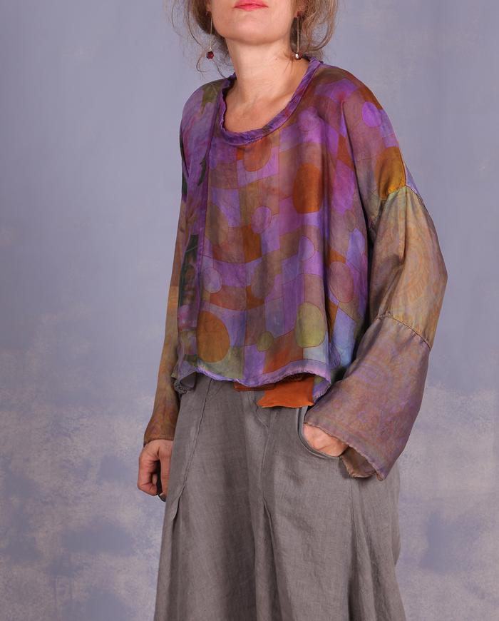 'under many op-art suns' lightweight one size silk blouse