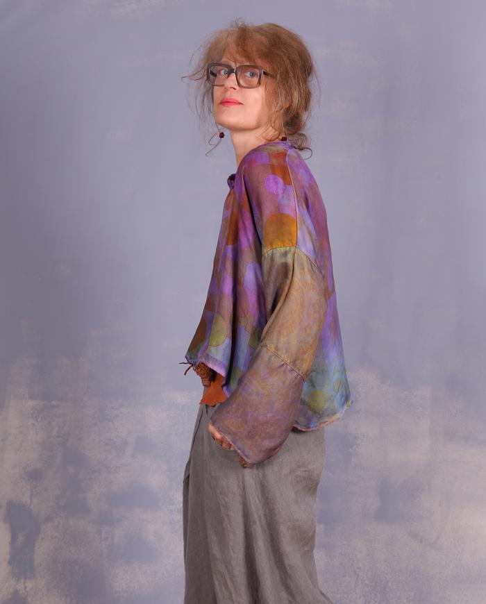 'under many op-art suns' lightweight one size silk blouse