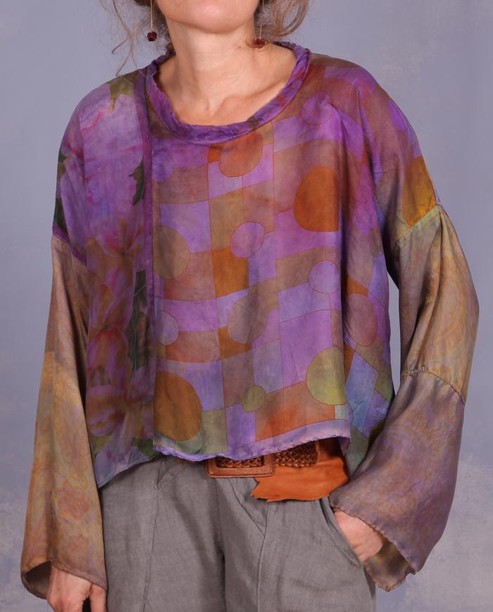 'under many op-art suns' lightweight one size silk blouse