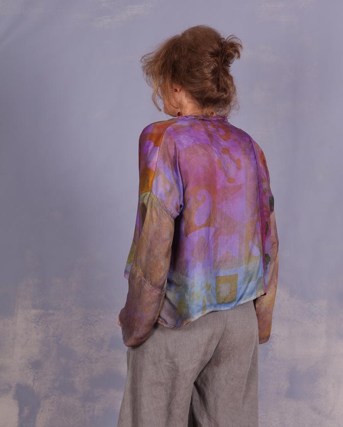 'under many op-art suns' lightweight one size silk blouse