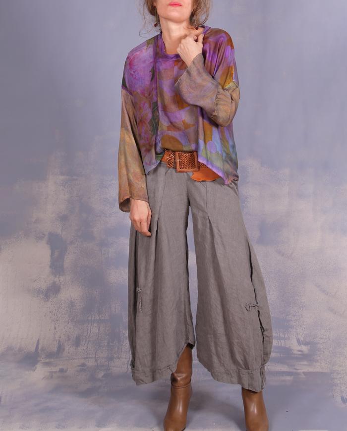 'under many op-art suns' lightweight one size silk blouse