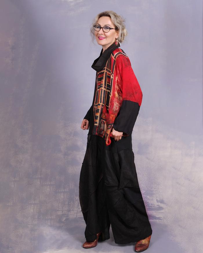 'black out to red: story no. 6' mixed fabrics silk top
