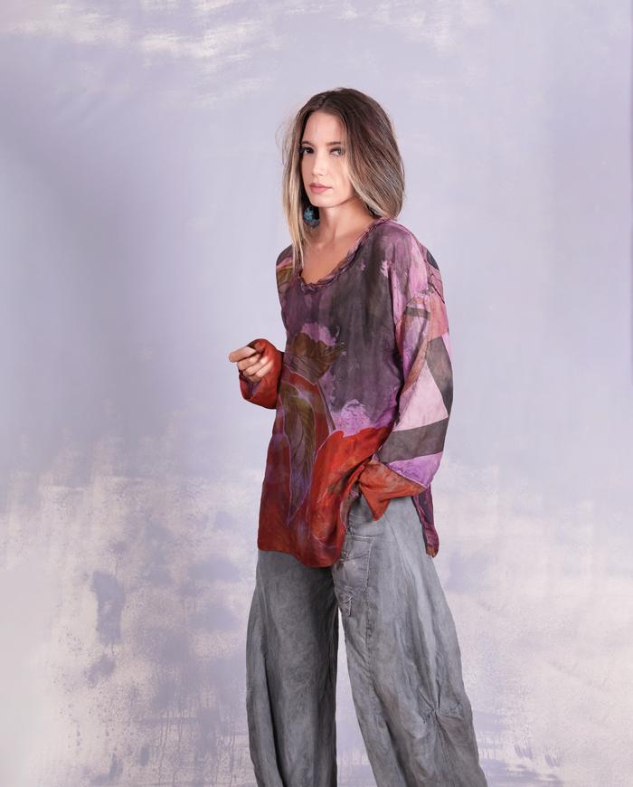 'one flower effect' lightweight distressed silk print top